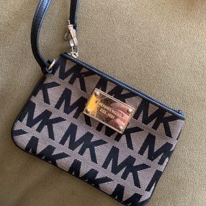 Micheal kors wristlet